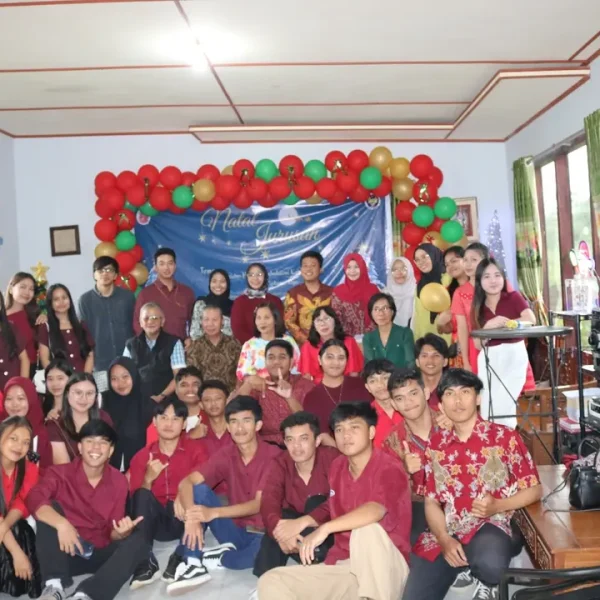 Wujudkan Harmoni dan Kebersamaan, Jurusan Pendidikan Geografi UNIMA Gelar Ibadah Pra-Natal 2025